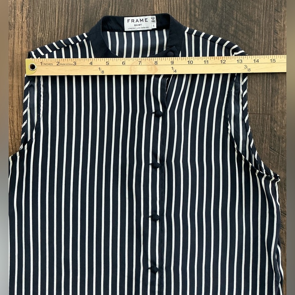 Frame Women’s Navy Le Sleeveless Button Top 100% Silk Navy/White Stripe Sz Small - Picture 7 of 8
